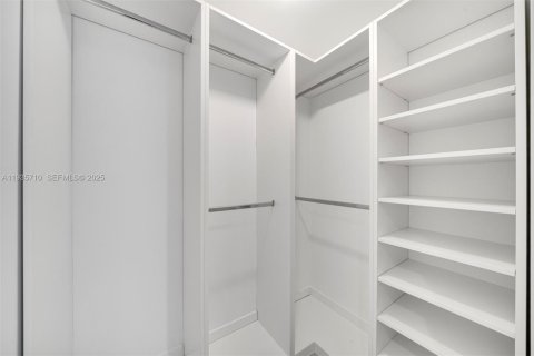 Condominio en venta en Bay Harbor Islands, Florida, 2 dormitorios, 124.58 m2 № 1993846 - foto 13