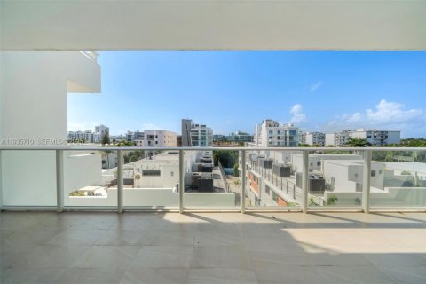 Condominio en venta en Bay Harbor Islands, Florida, 2 dormitorios, 124.58 m2 № 1993846 - foto 3