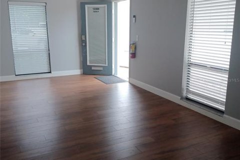 Commercial property in Tampa, Florida № 2239781 - photo 4