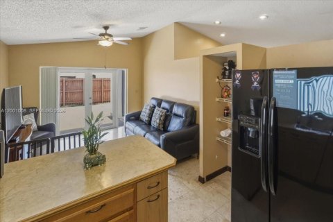 House in Miami, Florida 3 bedrooms, 129.23 sq.m. № 2065606 - photo 16