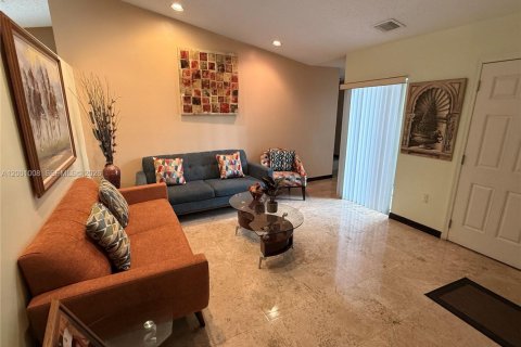 House in Miami, Florida 3 bedrooms, 129.23 sq.m. № 2065606 - photo 7