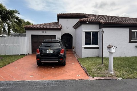 House in Miami, Florida 3 bedrooms, 129.23 sq.m. № 2065606 - photo 3