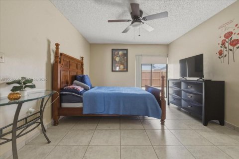 House in Miami, Florida 3 bedrooms, 129.23 sq.m. № 2065606 - photo 23