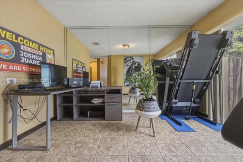 House in Miami, Florida 3 bedrooms, 129.23 sq.m. № 2065606 - photo 13