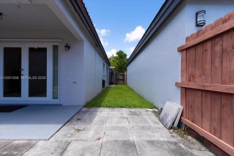 House in Miami, Florida 3 bedrooms, 129.23 sq.m. № 2065606 - photo 9