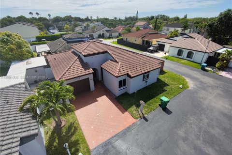 House in Miami, Florida 3 bedrooms, 129.23 sq.m. № 2065606