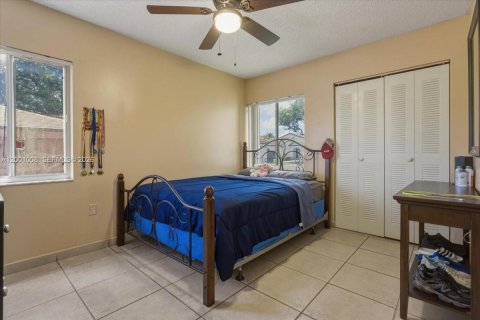 House in Miami, Florida 3 bedrooms, 129.23 sq.m. № 2065606 - photo 21