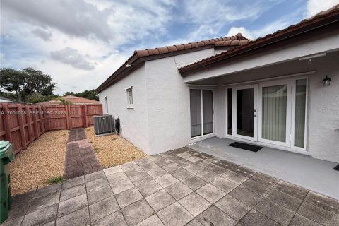 House in Miami, Florida 3 bedrooms, 129.23 sq.m. № 2065606 - photo 4