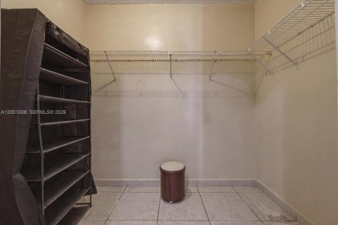 House in Miami, Florida 3 bedrooms, 129.23 sq.m. № 2065606 - photo 26