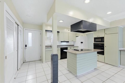 House in Bradenton, Florida 4 bedrooms, 193.7 sq.m. № 2204080 - photo 5