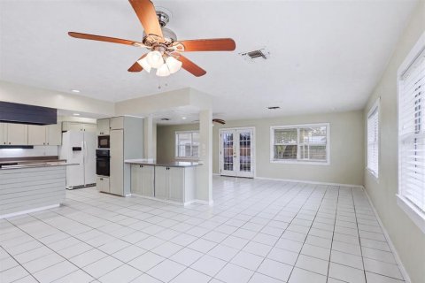 House in Bradenton, Florida 4 bedrooms, 193.7 sq.m. № 2204080 - photo 10