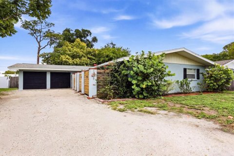 House in Bradenton, Florida 4 bedrooms, 193.7 sq.m. № 2204080 - photo 2