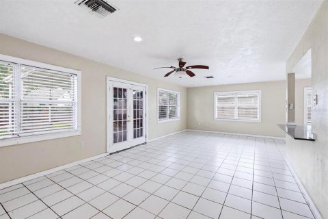 House in Bradenton, Florida 4 bedrooms, 193.7 sq.m. № 2204080 - photo 13