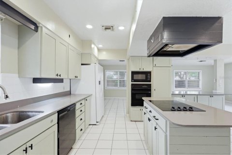 House in Bradenton, Florida 4 bedrooms, 193.7 sq.m. № 2204080 - photo 6