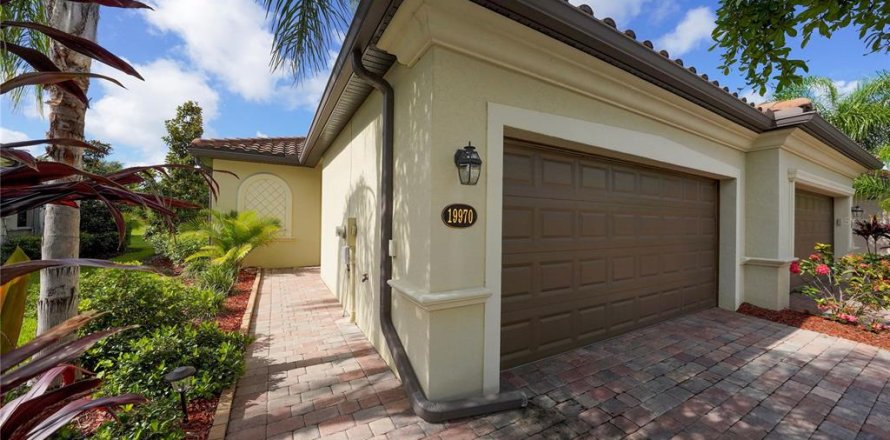 House in Venice, Florida 2 bedrooms, 131.92 sq.m. № 2376874