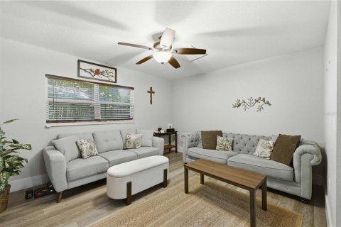 House in Ocala, Florida 3 bedrooms, 141.58 sq.m. № 2213561 - photo 2