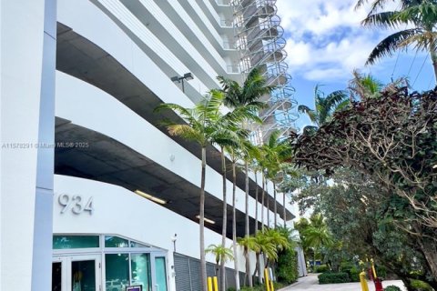 Condo in North Bay Village, Florida, 3 bedrooms  № 1867059 - photo 3