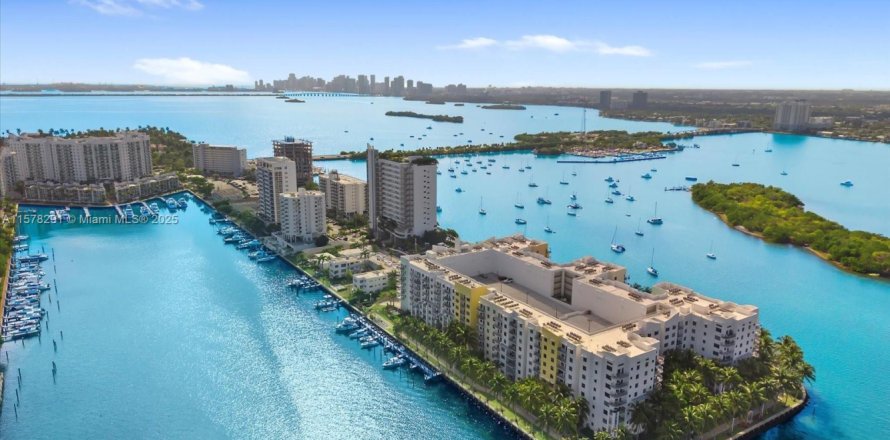 Condo in North Bay Village, Florida, 3 bedrooms № 1867059