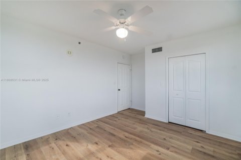 Купить кондоминиум в Майами, Флорида 2 спальни, 99.59м2, № 1978693 - фото 15