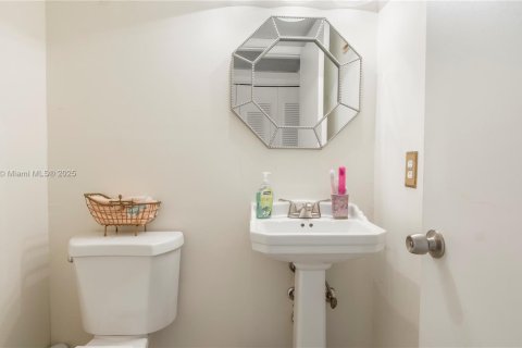 Condominio en venta en Deerfield Beach, Florida, 1 dormitorio, 66.8 m2 № 1686127 - foto 11