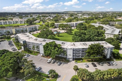 Condominio en venta en Deerfield Beach, Florida, 1 dormitorio, 66.8 m2 № 1686127 - foto 2