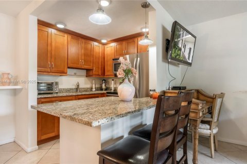 Condominio en venta en Deerfield Beach, Florida, 1 dormitorio, 66.8 m2 № 1686127 - foto 10