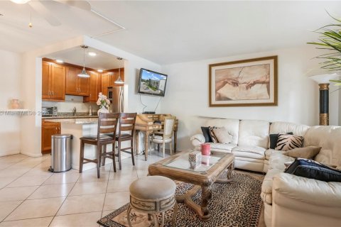 Condominio en venta en Deerfield Beach, Florida, 1 dormitorio, 66.8 m2 № 1686127 - foto 1
