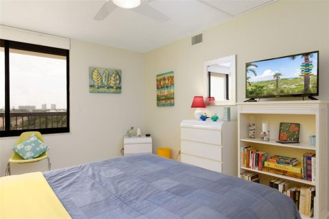 Condo in Saint Pete Beach, Florida, 2 bedrooms  № 1773445 - photo 25