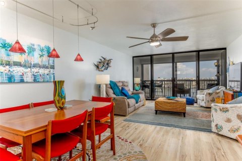 Condo in Saint Pete Beach, Florida, 2 bedrooms  № 1773445 - photo 10
