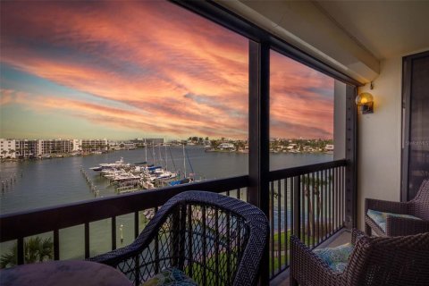 Condo in Saint Pete Beach, Florida, 2 bedrooms  № 1773445 - photo 30