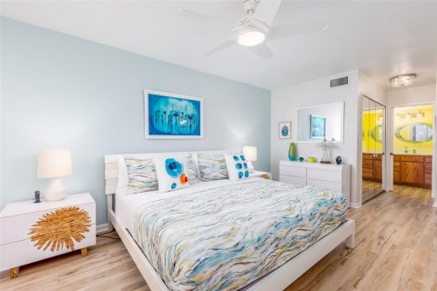Condo in Saint Pete Beach, Florida, 2 bedrooms  № 1773445 - photo 19