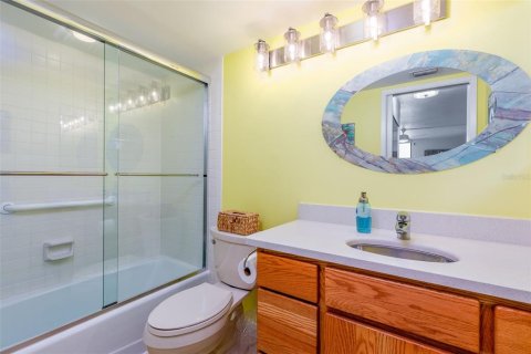 Condo in Saint Pete Beach, Florida, 2 bedrooms  № 1773445 - photo 22