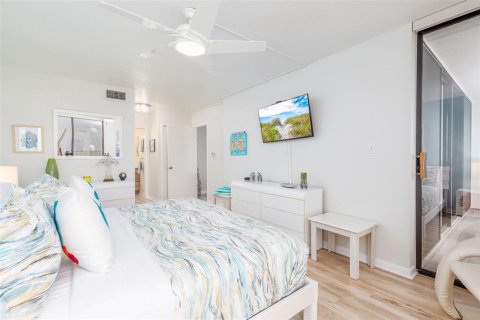 Condo in Saint Pete Beach, Florida, 2 bedrooms  № 1773445 - photo 20