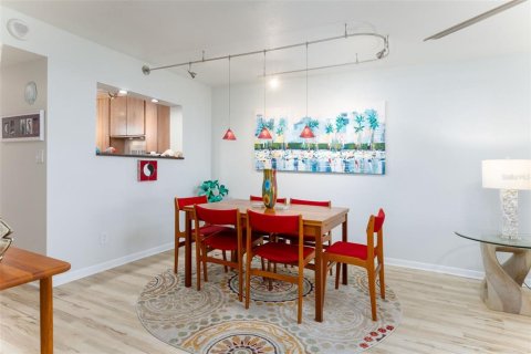 Condo in Saint Pete Beach, Florida, 2 bedrooms  № 1773445 - photo 9