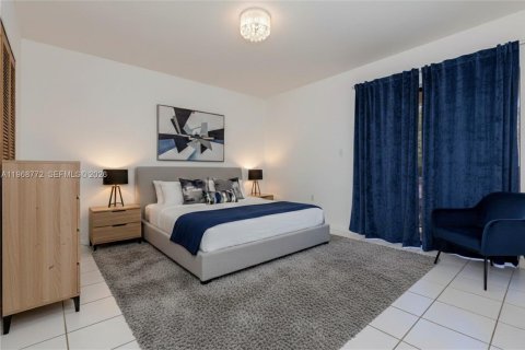 Townhouse in Hialeah, Florida 2 bedrooms, 100.33 sq.m. № 2031733 - photo 13