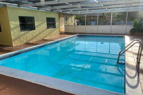 Villa ou maison à louer à Miami, Floride: 4 chambres, 155.15 m2 № 1989158 - photo 4