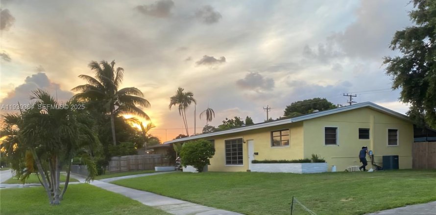 Villa ou maison à Miami, Floride 4 chambres, 155.15 m2 № 1989158