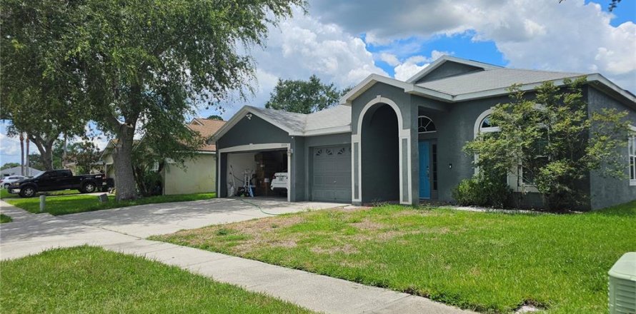 House in Zephyrhills, Florida 4 bedrooms, 231.51 sq.m. № 1841361