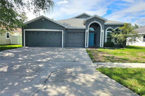 House in Zephyrhills, Florida 4 bedrooms, 231.51 sq.m. № 1841361 - photo 2