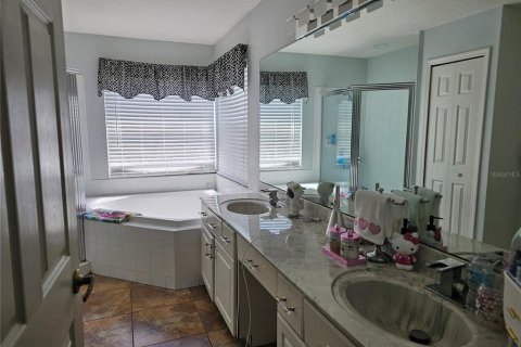 House in Zephyrhills, Florida 4 bedrooms, 231.51 sq.m. № 1841361 - photo 16