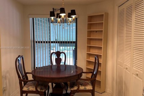 Condo in Stuart, Florida, 2 bedrooms  № 1992509 - photo 11