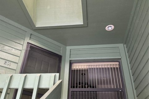 Condo in Stuart, Florida, 2 bedrooms  № 1992509 - photo 3