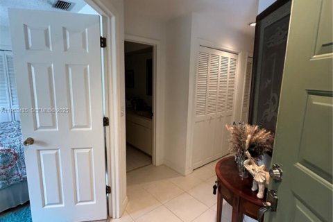 Condo in Stuart, Florida, 2 bedrooms  № 1992509 - photo 18