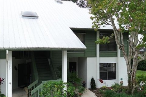 Condo in Stuart, Florida, 2 bedrooms  № 1992509 - photo 1