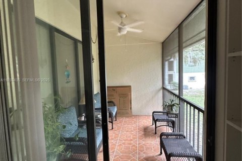 Condo in Stuart, Florida, 2 bedrooms  № 1992509 - photo 19