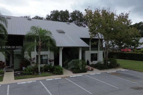 Condo in Stuart, Florida, 2 bedrooms  № 1992509 - photo 2