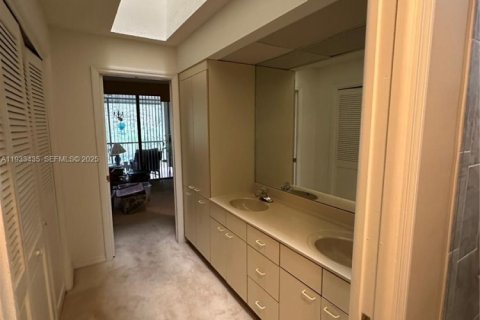 Condo in Stuart, Florida, 2 bedrooms  № 1992509 - photo 15