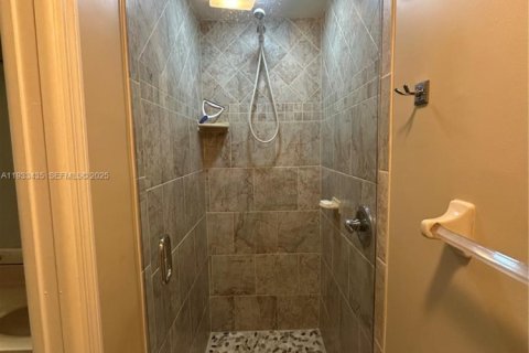 Condo in Stuart, Florida, 2 bedrooms  № 1992509 - photo 14