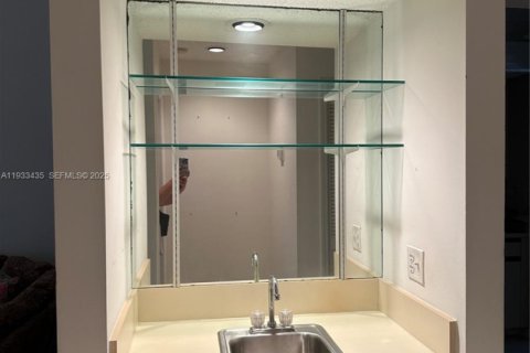 Condo in Stuart, Florida, 2 bedrooms  № 1992509 - photo 13