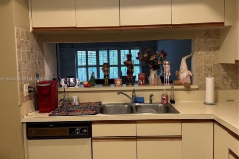 Condo in Stuart, Florida, 2 bedrooms  № 1992509 - photo 10